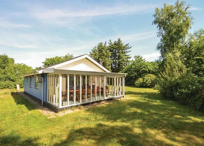 Three-bedroom In Holiday home Hjerm